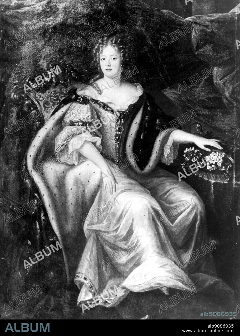 Marie Therese, daughter of Prince de Conde and grand daughter of the Grand Conde. Maria Theresa of Spain (French: Marie Thérèse) (1638-1683), wa queen consort of France as wife of Louis XIV of France. The Sun King by Nancy Mitford, page 124.