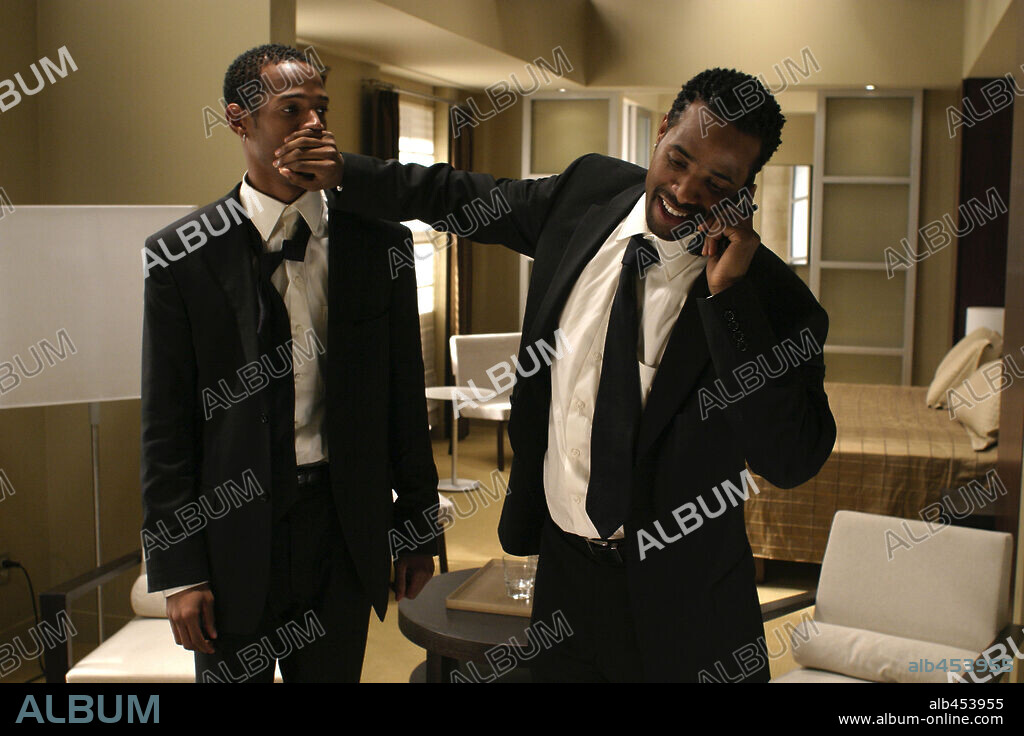 MARLON WAYANS and SHAWN WAYANS in WHITE CHICKS, 2004, directed by KEENEN IVORY WAYANS. Copyright REVOLUTION STUDIOS/WAYANS BROS. ENTERTAINMENT.