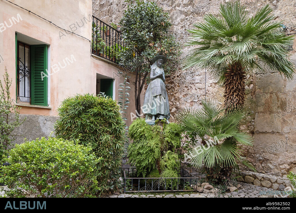 escultura de Santa Catalina, Horacio de Eguía, Valldemossa, Mallorca, balearic islands, Spain.