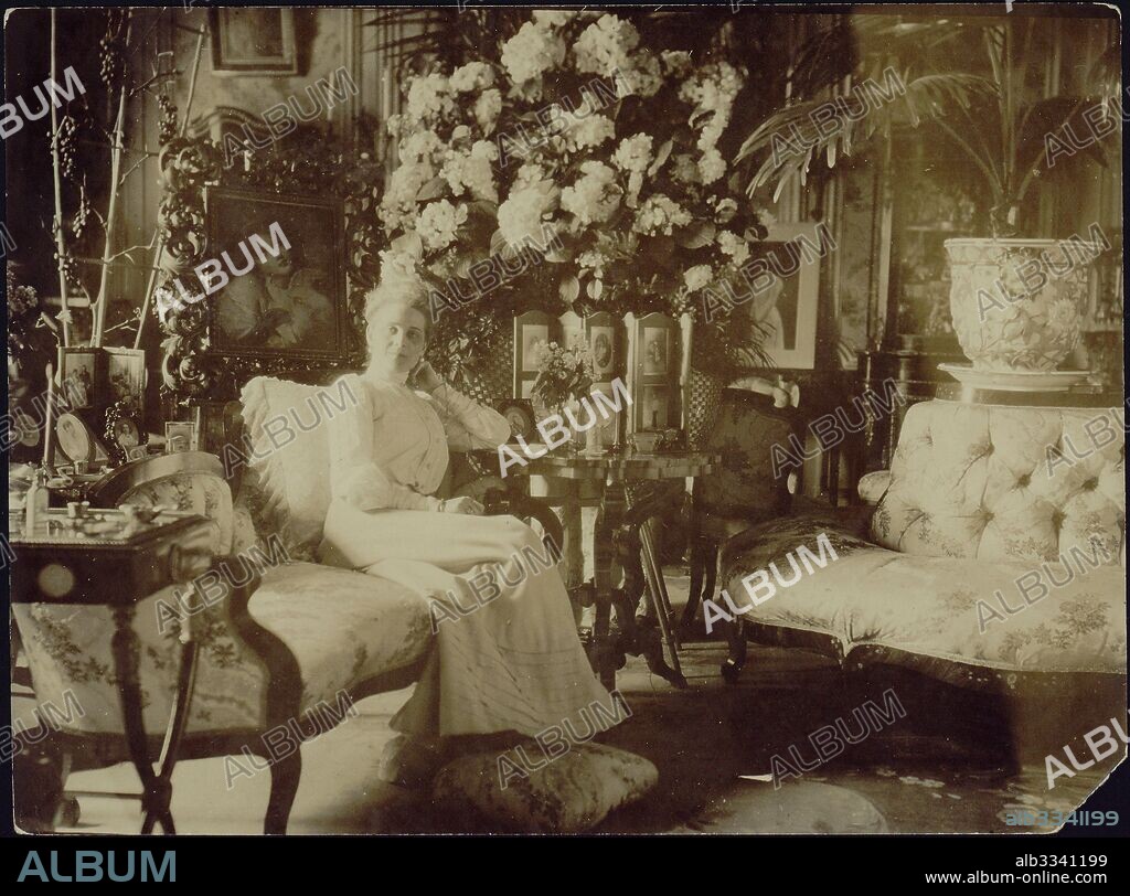 ANONYME. Princess Zinaida Yusupova in the Family Living Room of the Yusupov Palace in St. Petersburg.