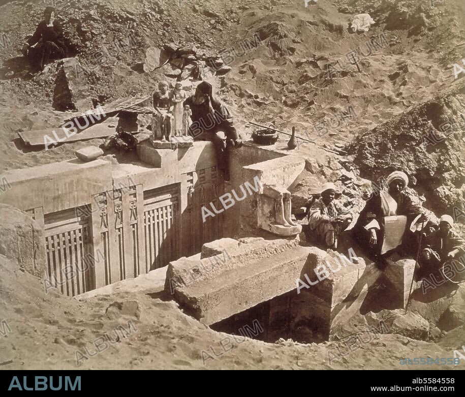 Mariette, Auguste Edouard; French Egyptologist; Boulogne-sur-Mer 11.2.1821 - Bulak / Cairo 18.1.1881. Auguste Mariette during excavation work in Egypt. Photograph, no loc., c. 1878 (Delie et Bechard). Paris, private collection.