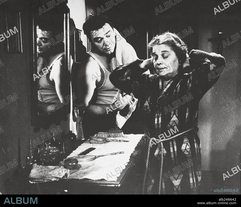 ERNEST BORGNINE and ESTHER MINCIOTTI in MARTY, 1955, directed by DELBERT MANN. Copyright UNITED ARTISTS.
