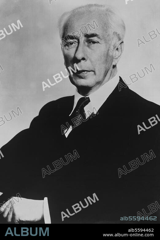 Heuss, Theodor homme politique et écrivain; président de la République fédérale d'Allemagne entre 1949 et 1959). Brackenheim 31.1.1884 - Stuttgart. 12.12.1963. Portrait, vers 1950.