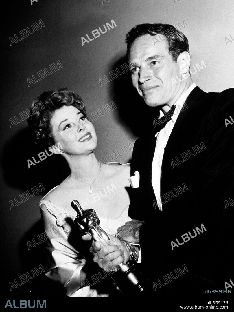 CHARLTON HESTON and SUSAN HAYWARD. The 32nd Annual Academy Awards / 1960. 
Charlton Heston, best actor for "Ben-Hur" with Susan Hayward. 1960