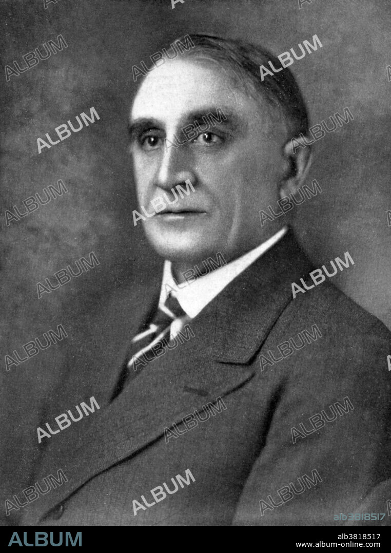 Portrait of the American surgery pioneer Charles Horace Mayo (1865-1939). Together with his brother William James, he developed the St. Mary Hospital in Rochester, United States, which was founded in 1889 by his father William Worral Mayo. The hospital then evolved into the Mayo Clinic. In 1915, the two brothers founded the Mayo Foundation for medical education and research. Charles Horace Mayo introduced modern procedures in goiter surgery and neurosurgery.