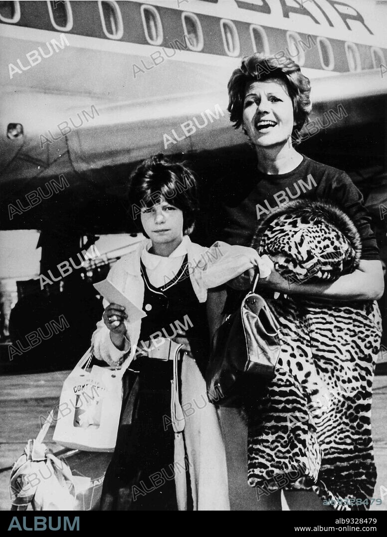 Rita Hayworth With Daughter Yasmin, New York Airport, 1961.
