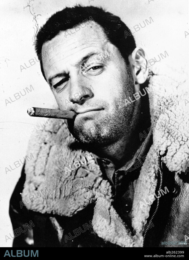 WILLIAM HOLDEN en TRAIDOR EN EL INFIERNO, 1953 (STALAG 17), dirigida por BILLY WILDER. Copyright PARAMOUNT PICTURES.