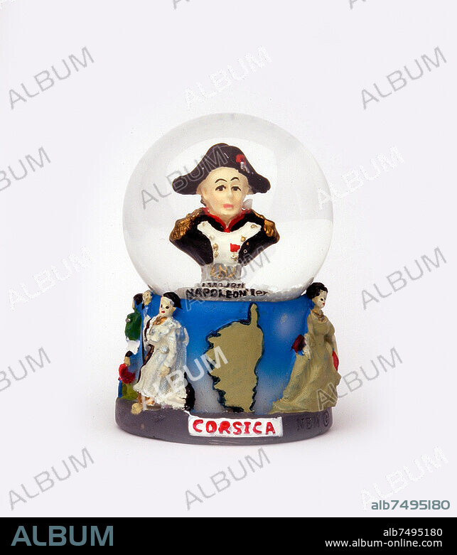 Boule à neige à l'effigie de Napoléon Ier avec la carte de la Corse. Objet souvenir. Années 1960. Collection particulière.