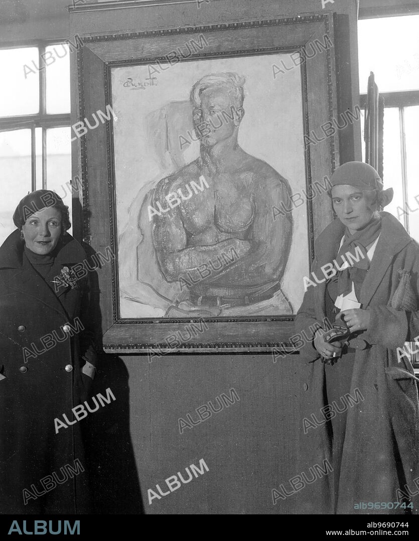 " Private View " of the paintings of " Claude Prescott " ( Mrs Charles Spencer ) . She is here seen (left ) with Miss Ethel Mannin and one of the outstanding pictures " The Wrestler " . 3 January 1933.