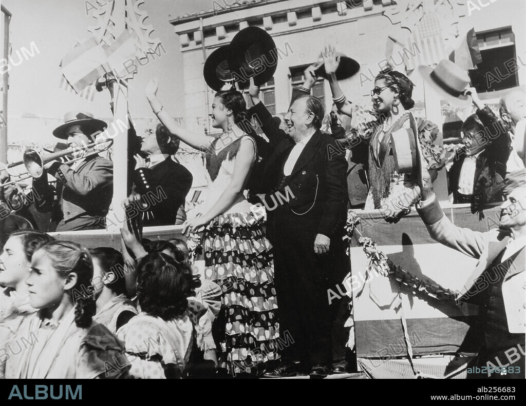 ELVIRA QUINTILLA, JOSE ISBERT and LOLITA SEVILLA in WELCOME MR. MARSHALL, 1953 (BIENVENIDO, MR. MARSHALL), directed by LUIS GARCIA BERLANGA. Copyright UNINCI,S.A.