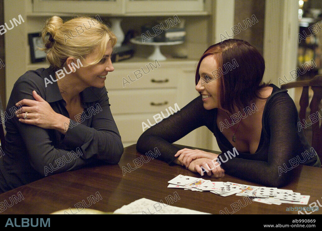 NATASHA RICHARDSON and TONI COLLETTE in EVENING, 2007, directed by LAJOS KOLTAI. Copyright HART-SHARP ENTERTAINMENT.