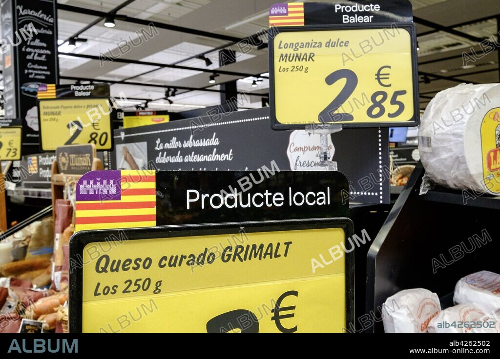 distintivo de producto balear, hipermercado Carrefour, centro comercial del Coll d´en Rabassa ,Mallorca, balearic islands, spain, europe.