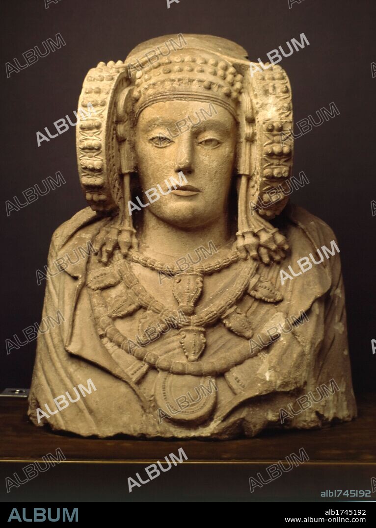 Dama de Elche, Piedra caliza labrada y policromada. 56 x 45 x 37 cm. Cultura ibérica. 500-301 a.c.