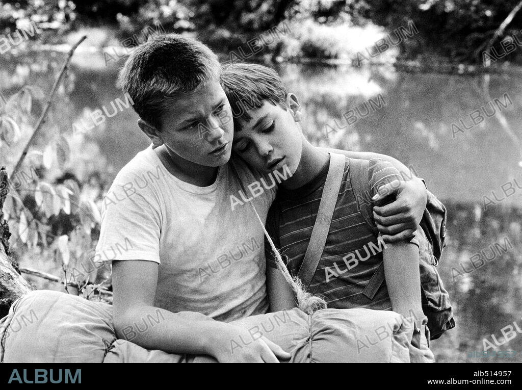 RIVER PHOENIX y WIL WHEATON en CUENTA CONMIGO, 1986 (STAND BY ME), dirigida por ROB REINER. Copyright COLUMBIA PICTURES.