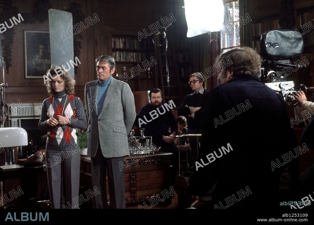 GREGORY PECK and LEE REMICK in THE OMEN, 1976, directed by RICHARD DONNER. Copyright 20TH CENTURY FOX.