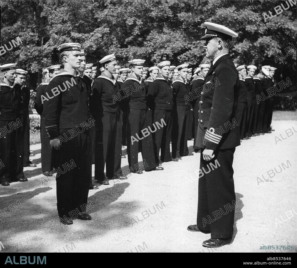 HANINGE 1946-07-02. Underofficeraspiranter på Berga örlogsskolor. Foto: SvD / TT / kod 12014.