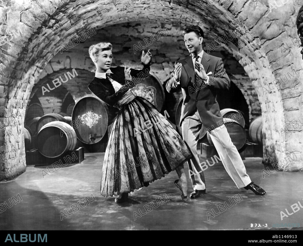 DONALD O'CONNOR y VERA-ELLEN en LLAMAME SEÑORA, 1953 (CALL ME MADAM), dirigida por WALTER LANG. Copyright 20TH CENTURY FOX.