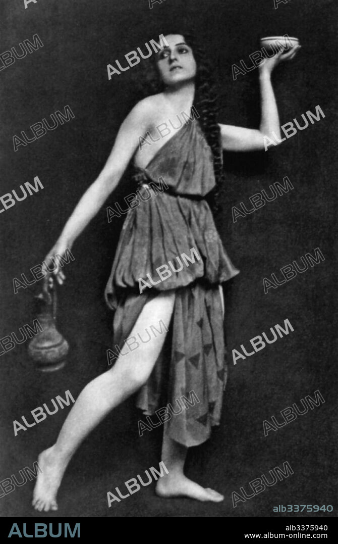 ANÓNIMO. Vera Fokina in the Ballet Daphnis et Chloé.