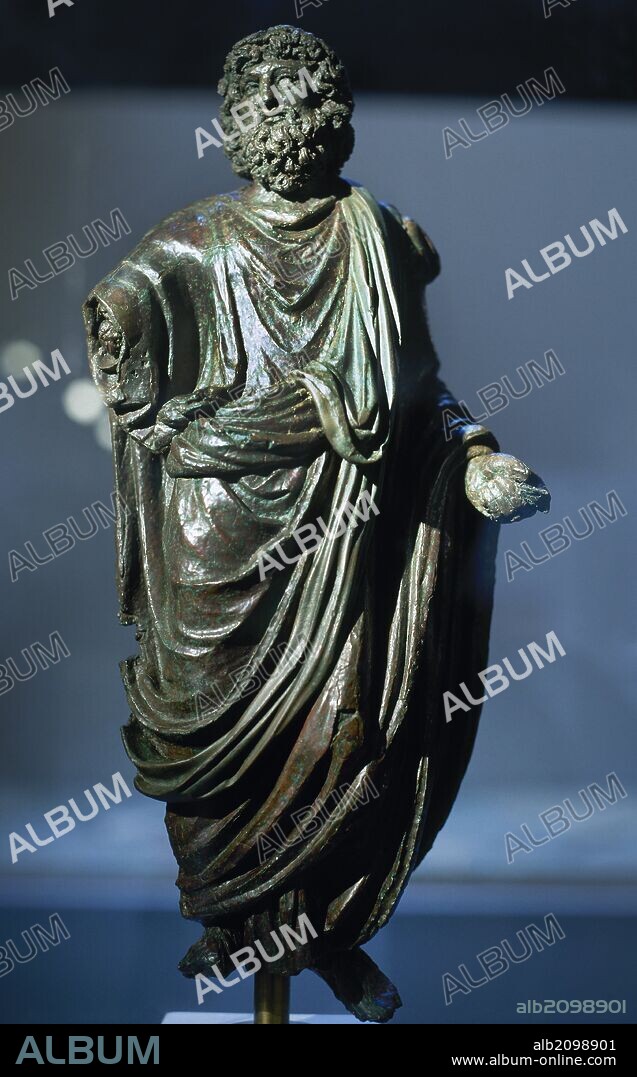 ARTE ROMANO. ESPAÑA. "GENIO DEL SENADO". Estatua procedente del Foro Emeritense (Templo de Diana). Fechada en el s. II d. C. Mérida. Provincia de Badajoz. Extremadura.