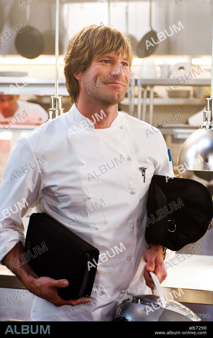 AARON ECKHART in NO RESERVATIONS, 2007, directed by SCOTT HICKS. Copyright CASTLE ROCK ENTERTAINMENT / LEE, DAVID.