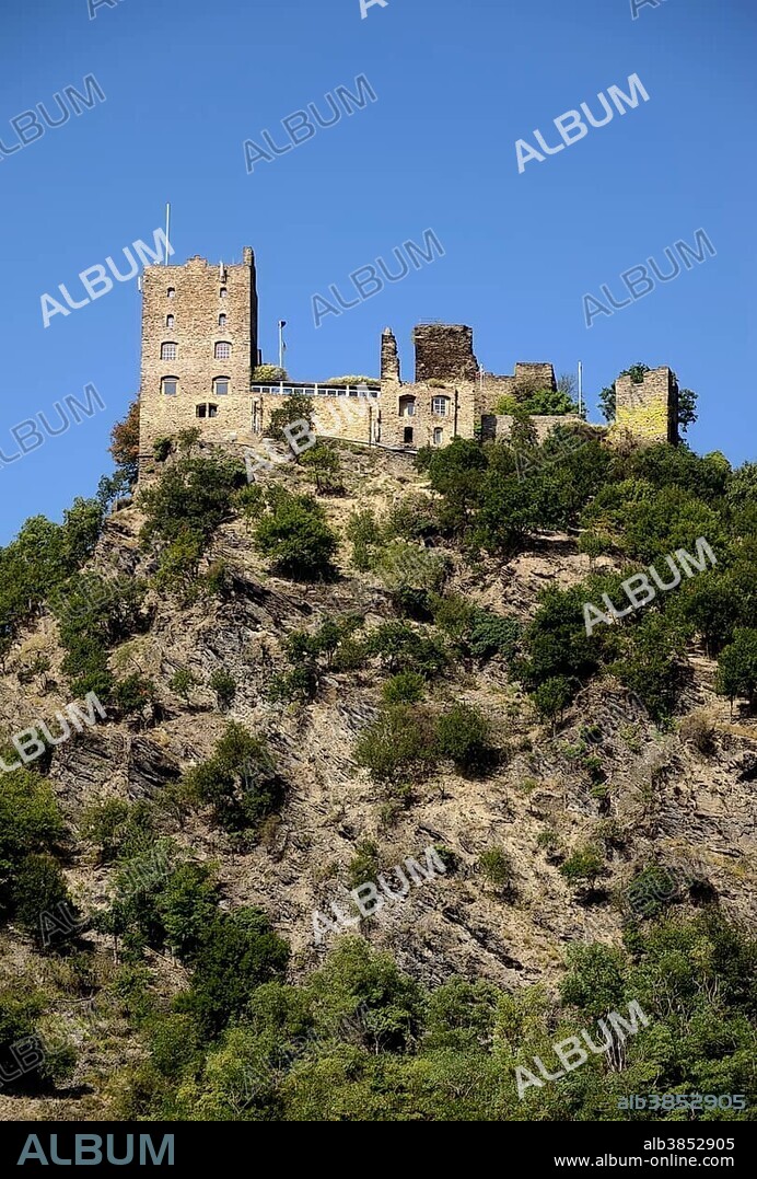 Hill castle, Burg Sterrenberg Castle near Kamp-Bornhofen, one of the Feindlichen Brueder, castles of the so-called Adversarial Brothers, UNESCO World Cultural Heritage Site Upper Middle Rhine Valley, Rhein-Lahn-Kreis district, Rhineland-Palatinate, Germany, Europe.