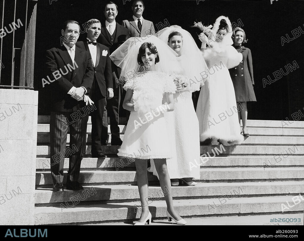 ALFREDO LANDA y CONCHA VELASCO en CUATRO NOCHES DE BODA, 1969, dirigida por MARIANO OZORES. Copyright FILMAYER.