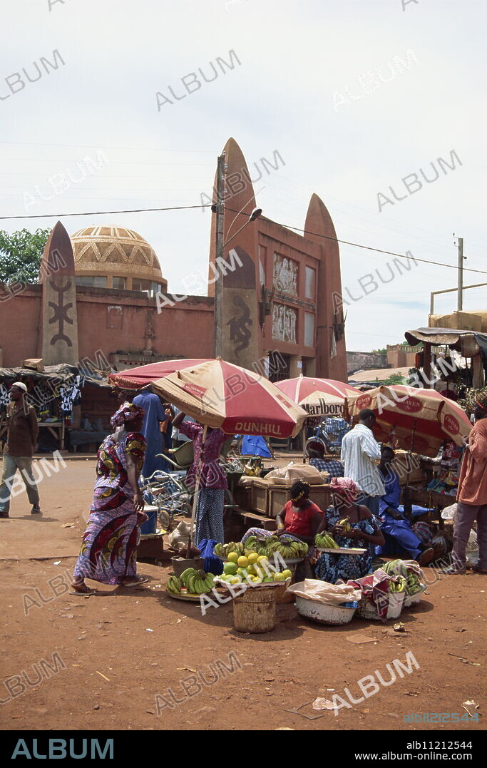 Street scene, Bamako, Mali, West Africa, Africa.