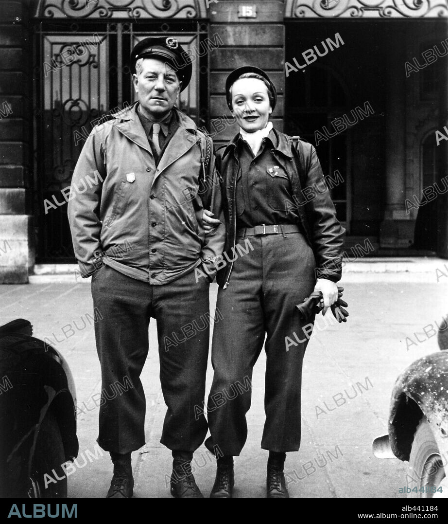 JEAN GABIN und MARLENE DIETRICH in MARLENE DIETRICH: HER OWN SONG, 2001, unter der Regie von DAVID RIVA. Copyright METRO GOLDWYN MAYER.