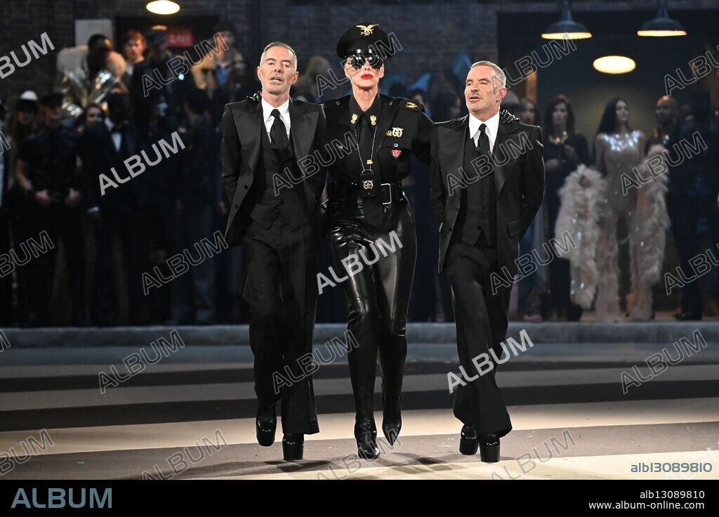 Dan Caten y Dean Caten. Milan, Italy: Milan, Milan Women's Fashion Week: Fall/Winter 2025/26 - Women's Fashion, Fall/Winter 2025/26 - Dsquared2 fashion show - catwalk in the photo: Dean and Dan Caten (Credit Image: © Riccardo Giordano/IPA via ZUMA Press).