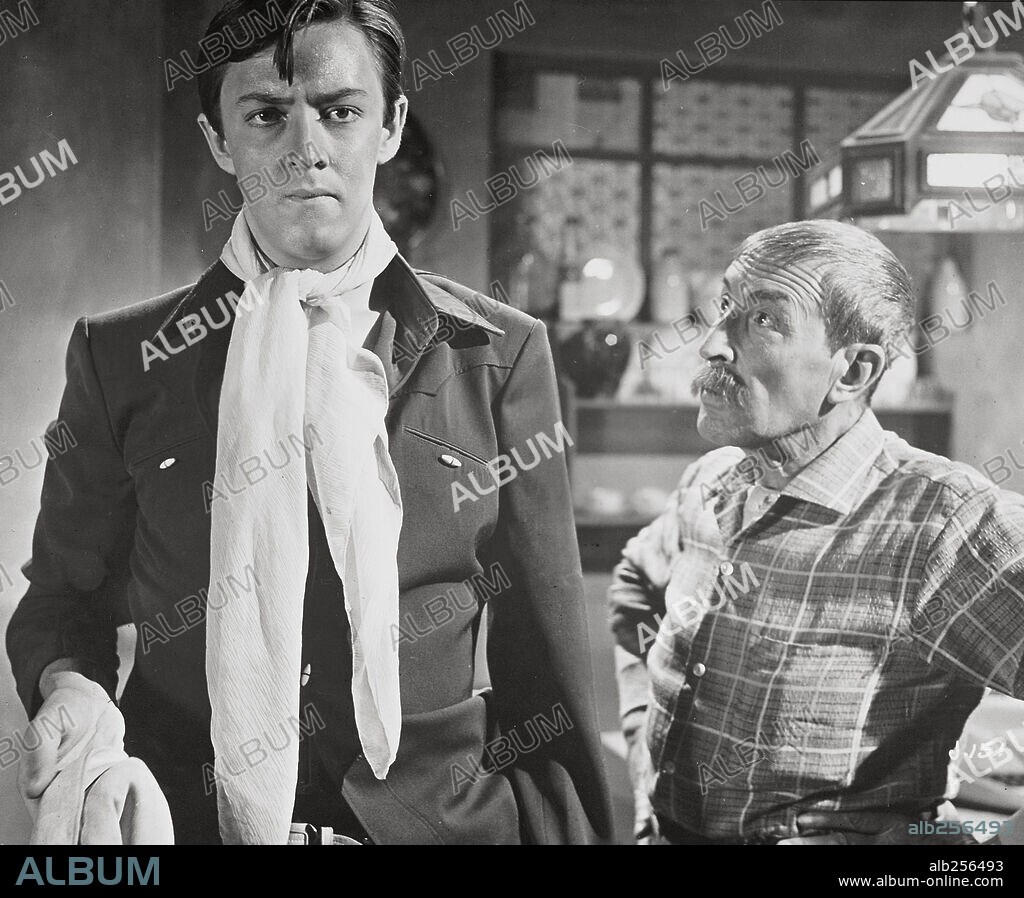 ANGEL GARASA y RODOLFO DE ANDA en AY JALISCO, NO TE RAJES, 1941, dirigida por JOSE RODRIGUEZ.