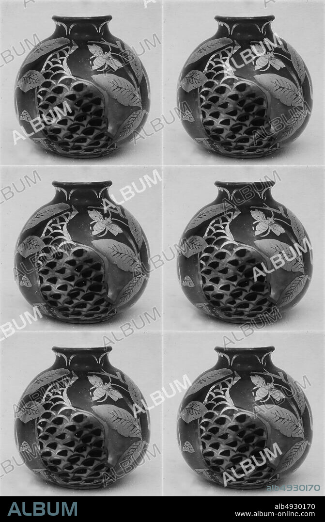 Eiraku Hozen, Ceramic Jar with Ivory Lid, Japan, Eiraku Hozen (17951854), 1820, Japan, White porcelain decorated with gold and iron red (Kyoto ware), H. 2 3/4 in. (7 cm); Diam. 2 3/4 in. (7 cm); Diam. of rim 1 1/8 in. (2.9 cm); Diam. of base 1 1/4 in. (3.2 cm), Ceramics.