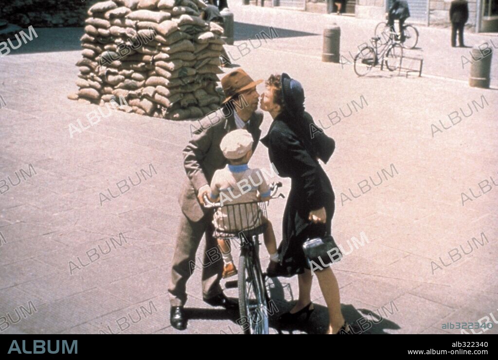 NICOLETTA BRASCHI und ROBERTO BENIGNI in LA VITA È BELLA, 1997, unter der Regie von ROBERTO BENIGNI. Copyright MIRAMAX.