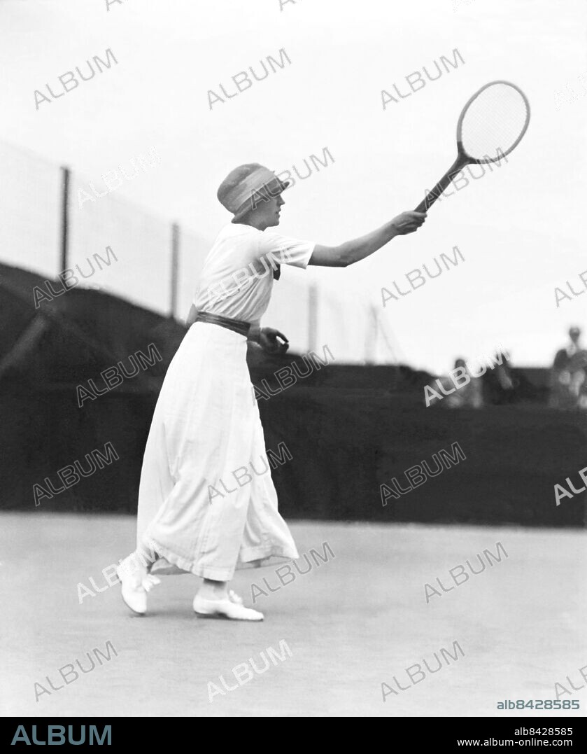 FILE 1912. Marguerite Broquedis from France (gold medalist) in action during a Women's singles outdoor tennis match at the olympics in Stockholm 1912. Foto:Scanpix Historical/ Kod:1900. Scanpix SWEDEN.