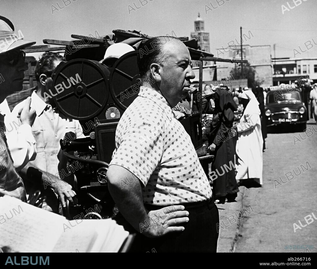 ALFRED HITCHCOCK en EL HOMBRE QUE SABÍA DEMASIADO, 1956 (THE MAN WHO KNEW TOO MUCH), dirigida por ALFRED HITCHCOCK. Copyright PARAMOUNT PICTURES.