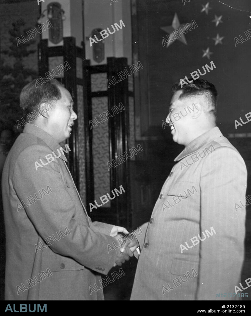 Chairman Mao Zedong shaking hands with Marshal Kim Il Sung as he receives the government delegation of the Democratic People's Republic of Korea. October 1954. (Photo by: Sovfoto/UIG via Getty Images).