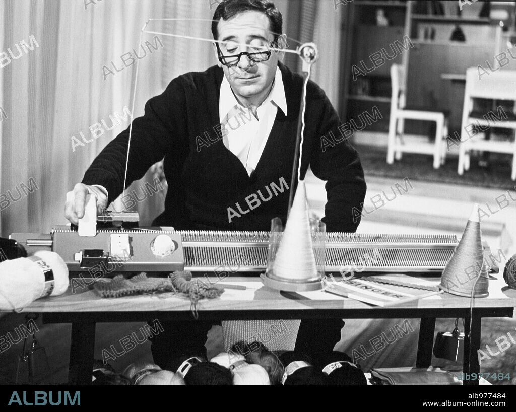 ALFREDO LANDA en NO FIRMES MAS LETRAS, CIELO, 1972, dirigida por PEDRO LAZAGA. Copyright FILMAYER.