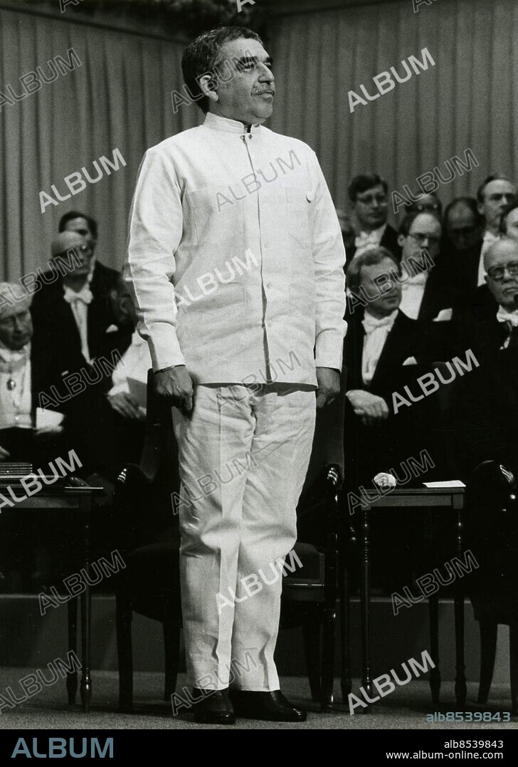 STOCKHOLM 1982-12-10. Gabriel Garcia Marquez receive his Nobel Literature Award from King Carl Gustaf of Sweden during a ceremony at the Concert Hall of Stockholm, Sweden, December 10, 1982. Photo Jan Collsioo / SCANPIX Code 001.