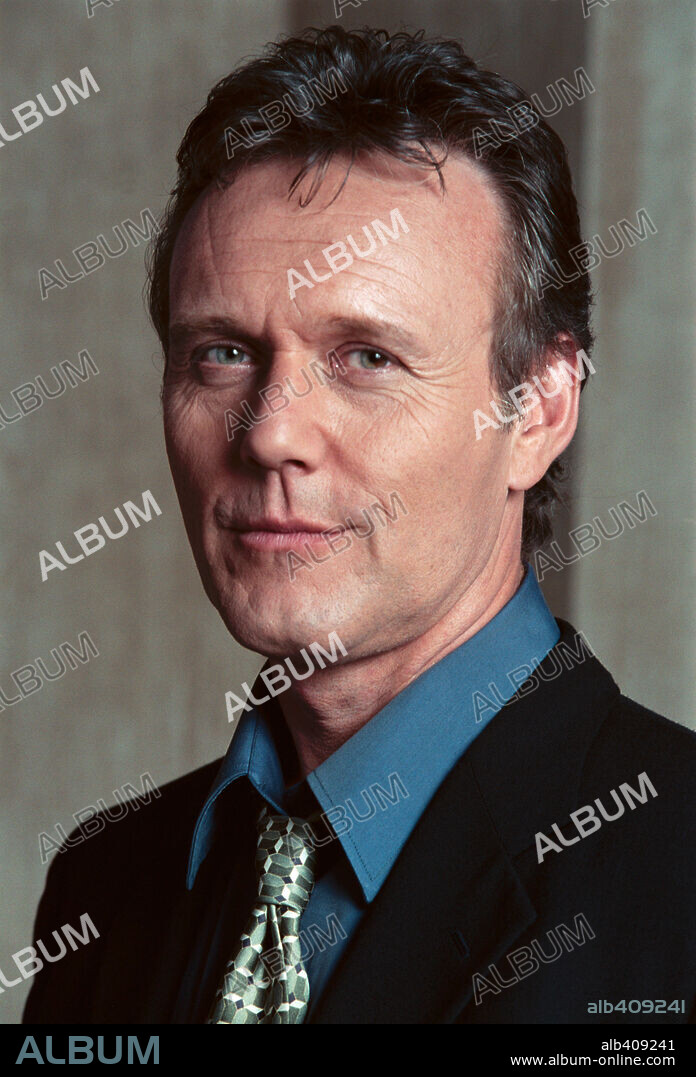 ANTHONY STEWART HEAD in BUFFY THE VAMPIRE SLAYER, 1997, unter der Regie von JOSS WHEDON. Copyright 20TH CENTURY FOX TV/SANDOLLAR TV/MUTANT ENEMY INC.