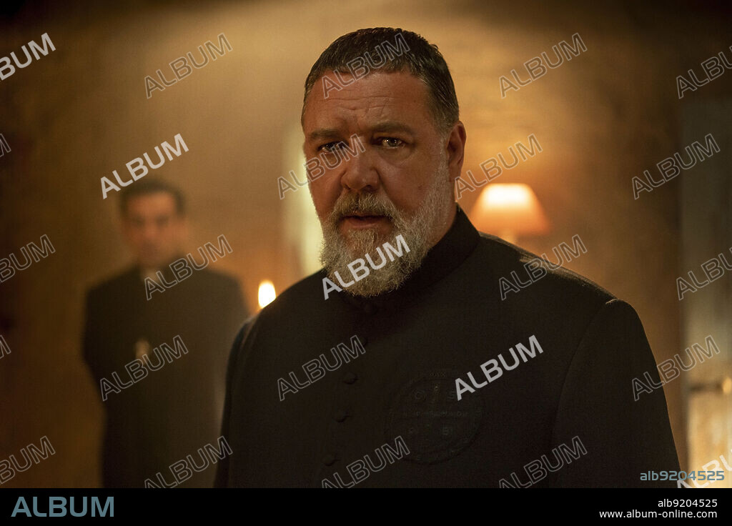 RUSSELL CROWE en EL EXORCISTA DEL PAPA, 2023 (THE POPE'S EXORCIST), dirigida por JULIUS AVERY. Copyright 2.0 Entertainment.