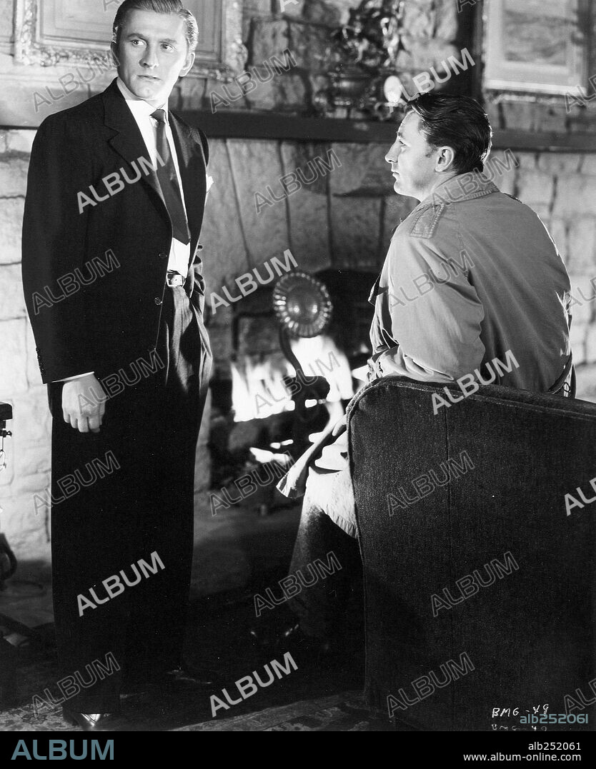 KIRK DOUGLAS y ROBERT MITCHUM en RETORNO AL PASADO, 1947 (OUT OF THE PAST), dirigida por JACQUES TOURNEUR. Copyright RKO RADIO PICTURES.