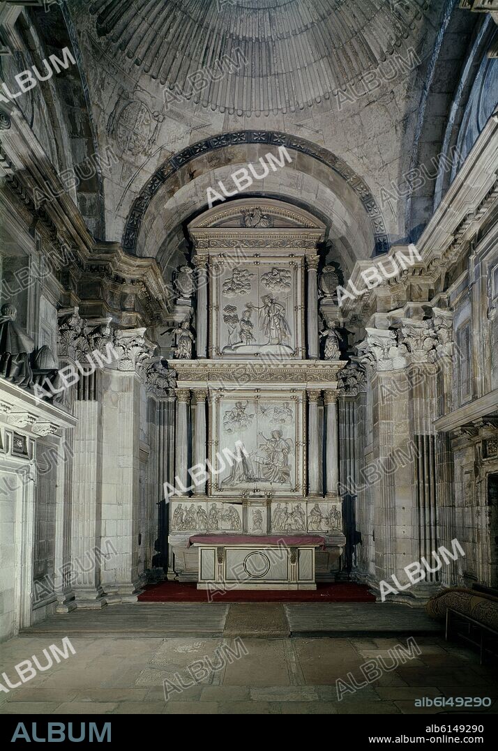 LUIS FERNÁNDEZ DE LA VEGA. CAPILLA REYES VIGILES-RETABLO BARROCO.