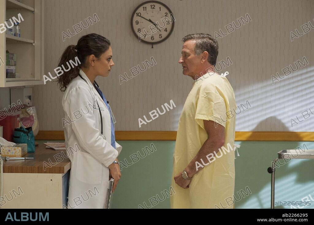 MILA KUNIS and ROBIN WILLIAMS in THE ANGRIEST MAN IN BROOKLYN, 2014, directed by PHIL ALDEN ROBINSON. Copyright AMIB Productions/Cargo Entertainment/Films de Force Majeure.