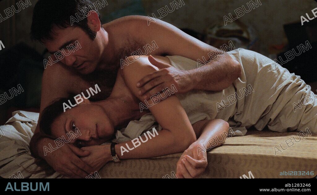 KRISTIN SCOTT THOMAS and SERGI LOPEZ in PARTIR, 2009, directed by CATHERINI CORSINI. Copyright PYRAMIDE PRODUCTIONS.