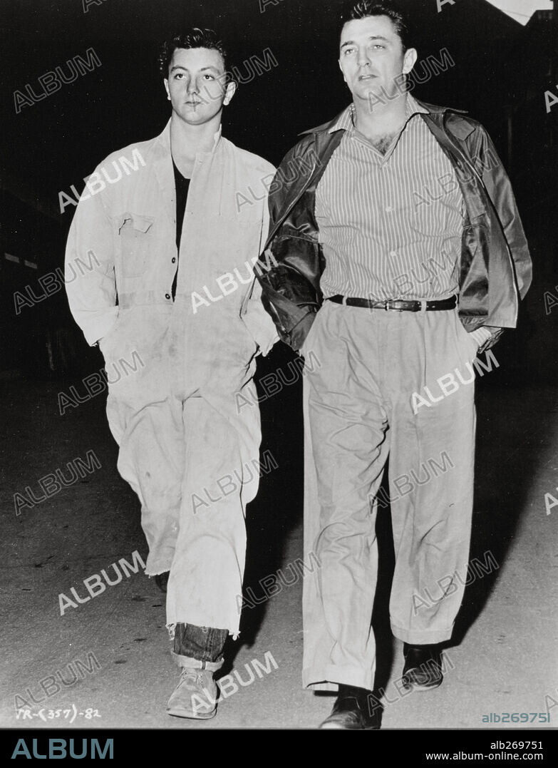 JIM MITCHUM and ROBERT MITCHUM.