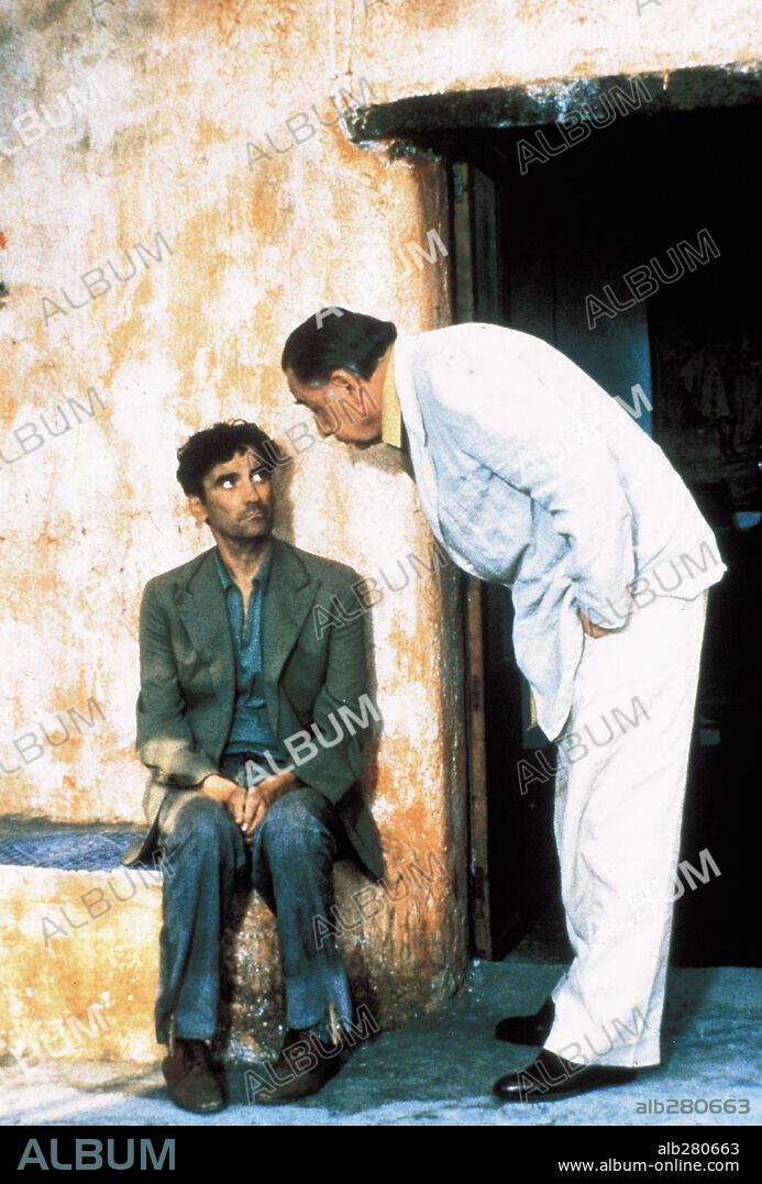 MASSIMO TROISI und PHILIPPE NOIRET in DER POSTMANN, 1994 (IL POSTINO), unter der Regie von MICHAEL RADFORD. Copyright BUENA VISTA.