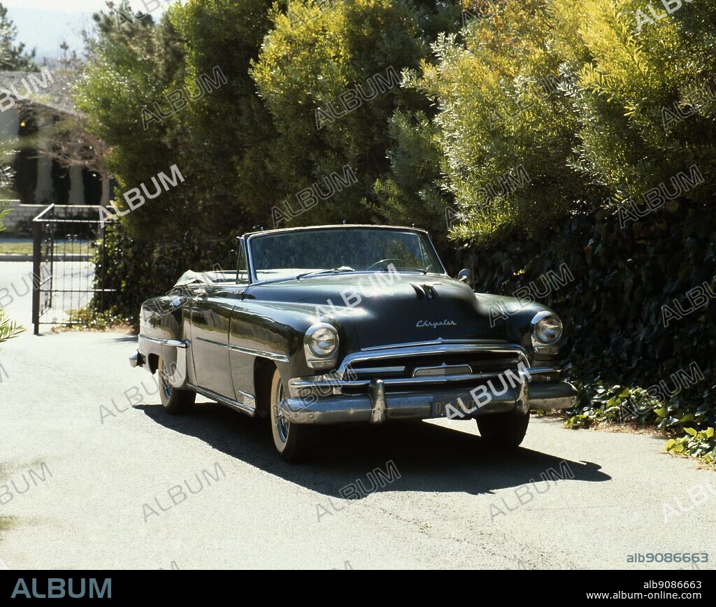 Transport Road 1954. Chrysler Windsor Convertible. ©TopFoto.
