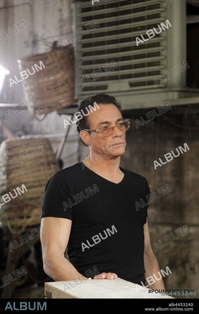 JEAN-CLAUDE VAN DAMME en ESTADO CRITICO, 2015 (POUND OF FLESH), dirigida por ERNIE BARBARASH. Copyright ACE ENTERTAINMENT.