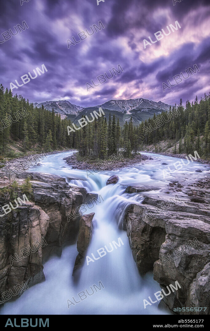 Sunwapta Falls, Jasper National Park, Alberta, Canada.
