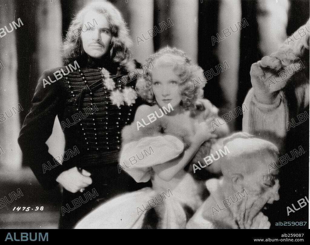 JOHN LODGE and MARLENE DIETRICH in THE SCARLET EMPRESS, 1934, directed by JOSEF VON STERNBERG. Copyright PARAMOUNT PICTURES.