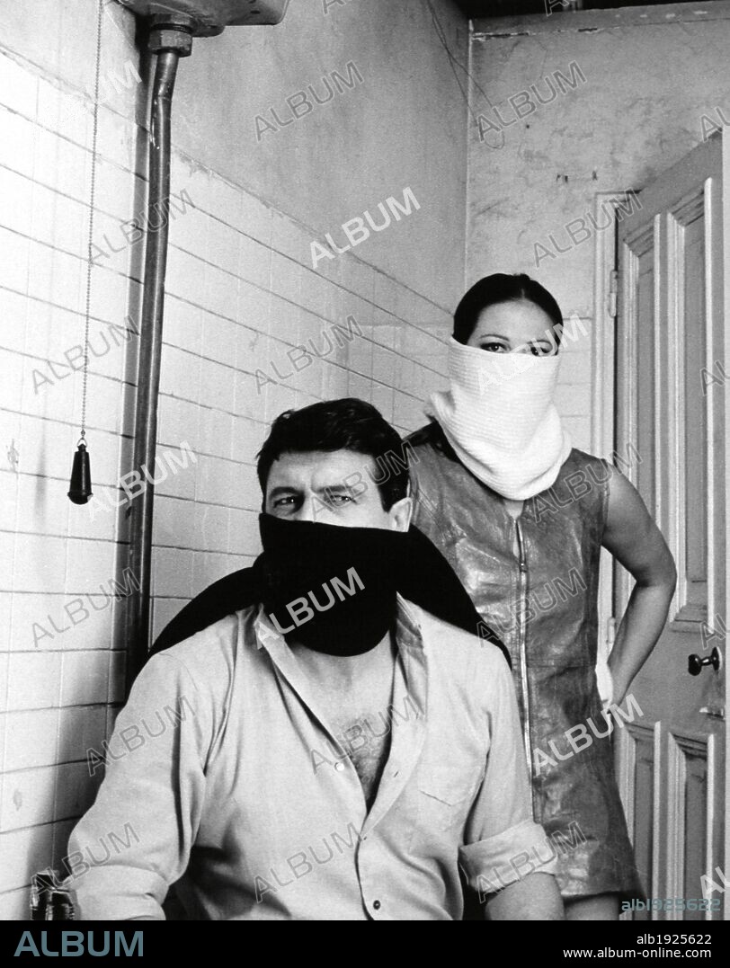 CLAUDIA CARDINALE y ROCK HUDSON en GUAPA, ARDIENTE Y PELIGROSA, 1969 (RUBA AL PROSSIMO TUO), dirigida por FRANCESCO MASELLI. Copyright VIDES / FRANCO CRISTALDI.